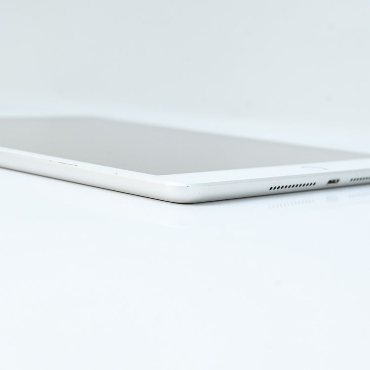 �ڥХåƥ꡼��������92���SIM�ե꡼iPad ��7���� 32GB ����С�