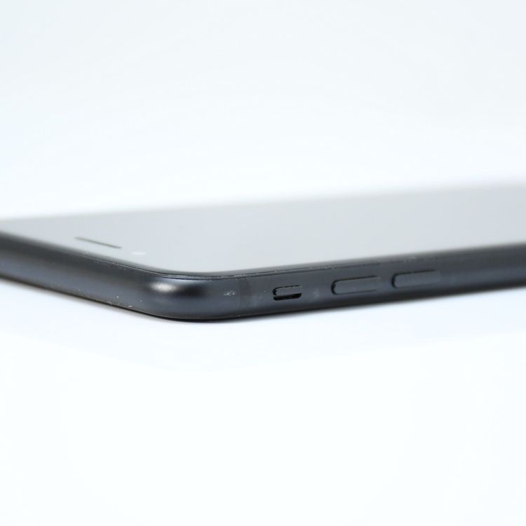 �ڱվ����ʡ�SIM�ե꡼ iPhone SE �裲���� 64GB �֥�å�