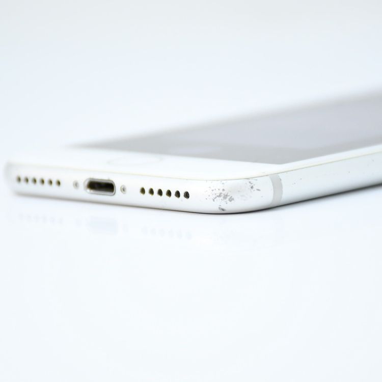 ��ư���ǽ���Хåƥ꡼�������� 81���SIM�ե꡼ iPhone7 32GB ����С�