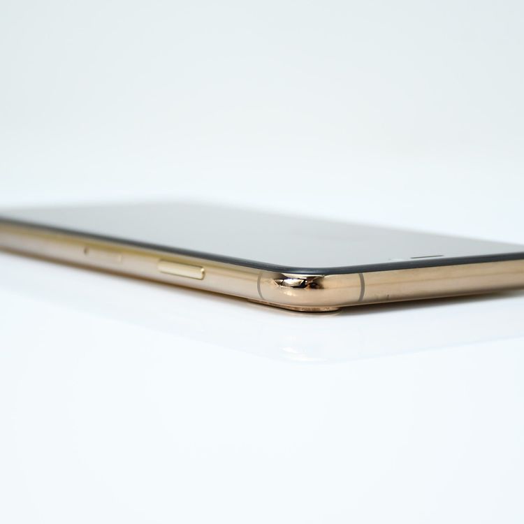 ưġ100 %docomo SIMե꡼ iPhone XS 64GB 