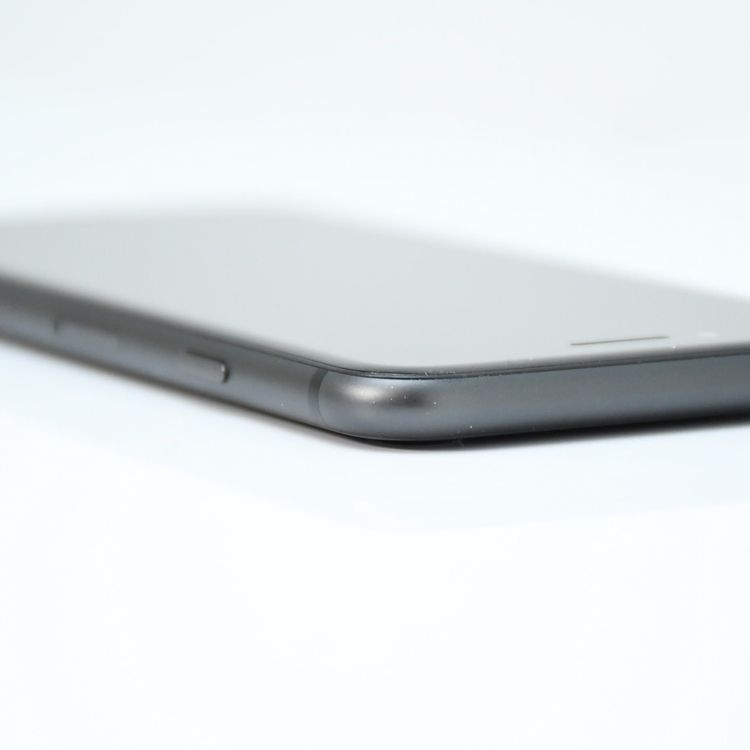 �ڥХåƥ꡼��������94���SIM�ե꡼ iPhone8 64GB ���ڡ������쥤