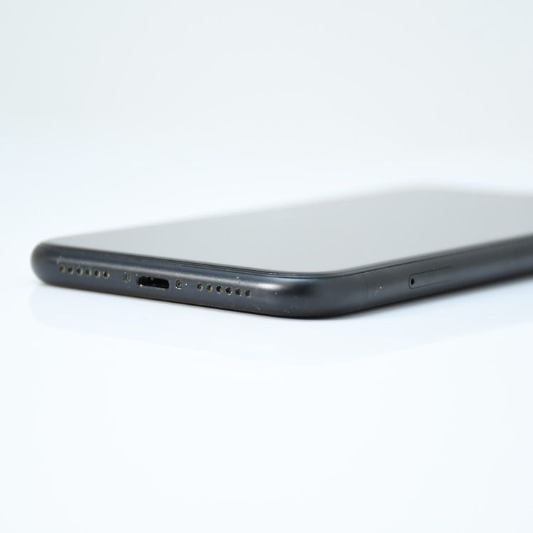 �ڱվ����ʡ������Хåƥ꡼80���au SIM�ե꡼ iPhone XR 64GB �֥�å�