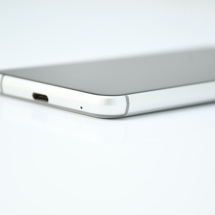 �������ɹ���Softbank SIM�ե꡼ AQUOS sense3 basic 907SH����С�