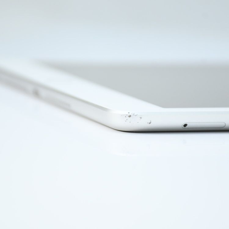 �ڥХåƥ꡼��������84���docomo SIM�ե꡼iPad ��8���� 32GB ����С�