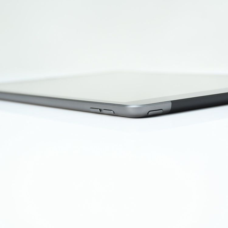 �ڥХåƥ꡼��������92������ʡ�SIM�ե꡼iPad ��9���� 64GB ���ڡ������쥤