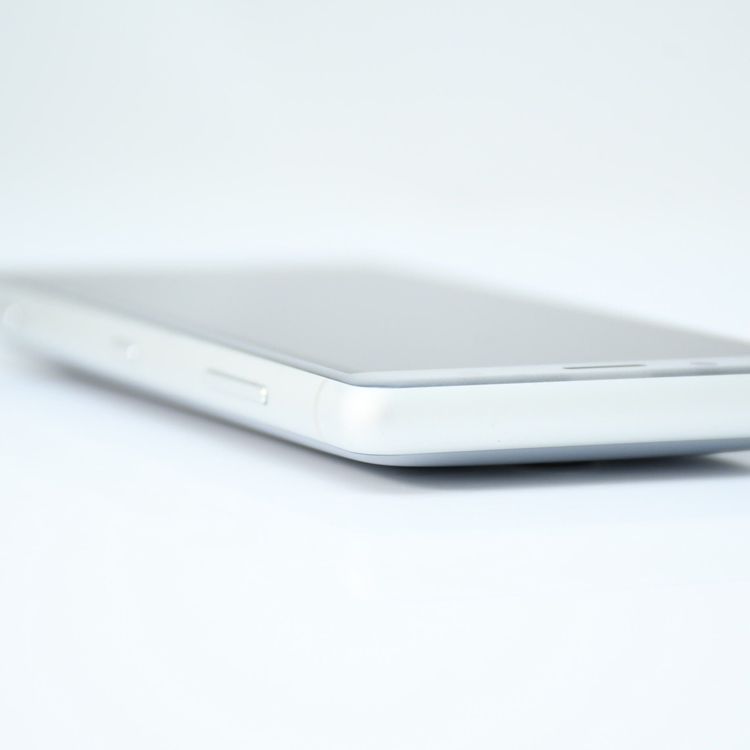 �ڱվ����ʡ������ɹ���SIM�ե꡼ docomo Xperia XZ2 Compact SO-05K