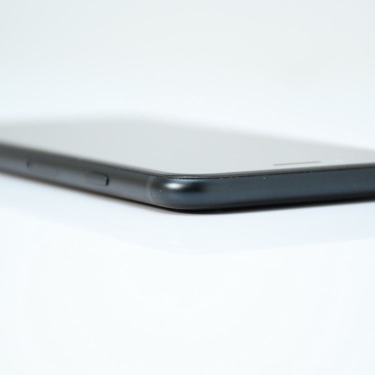 �����ʡ���������80%��docomo SIM�ե꡼ iPhone SE��3���� 64GB�ߥåɥʥ���