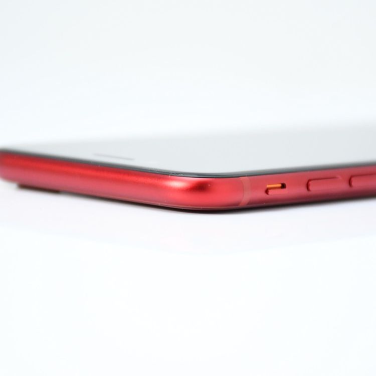 �ڿ���Ʊ�͡��Хåƥ꡼��������100%��SIM�ե꡼ SE ��3���� 64GB ��å�