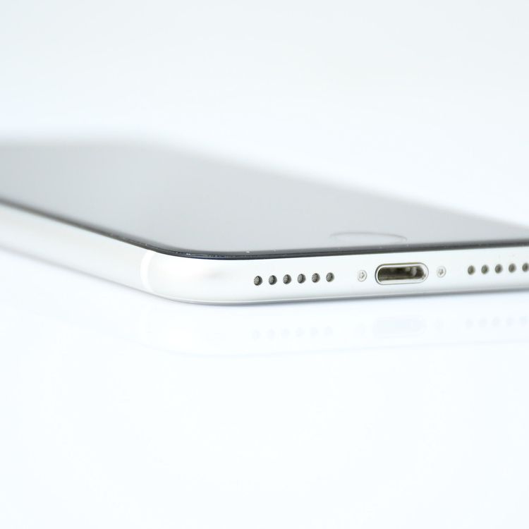 �����ʡ�docomo iPhone SE �裲���� 64GB �ۥ磻��