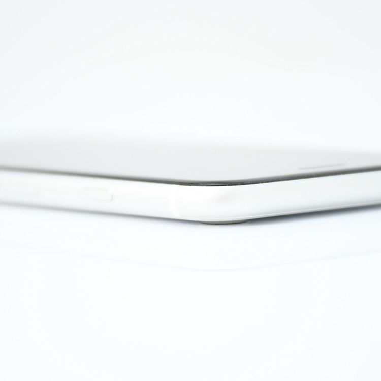 �����ʡ�SIM�ե꡼ iPhone SE �裲���� 64GB �ۥ磻��