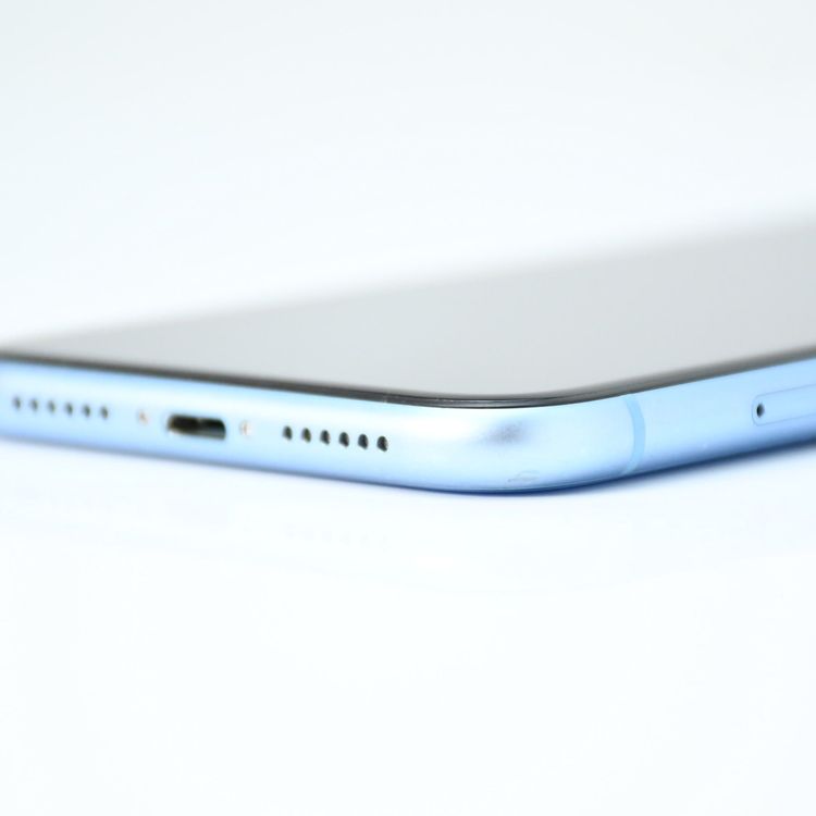 ��ư��ġ�����100 %��docomo SIM�ե꡼ iPhoneXR 64GB �֥롼