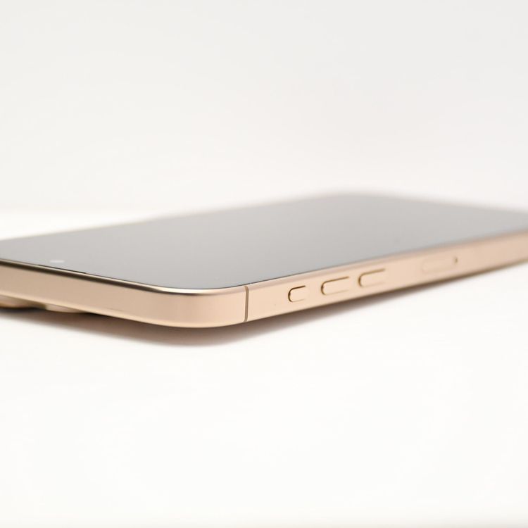 �ڶ˾����ʡ�au SIM�ե꡼ iPhone16 Pro Max 256GB �ǥ����ȥ����˥���