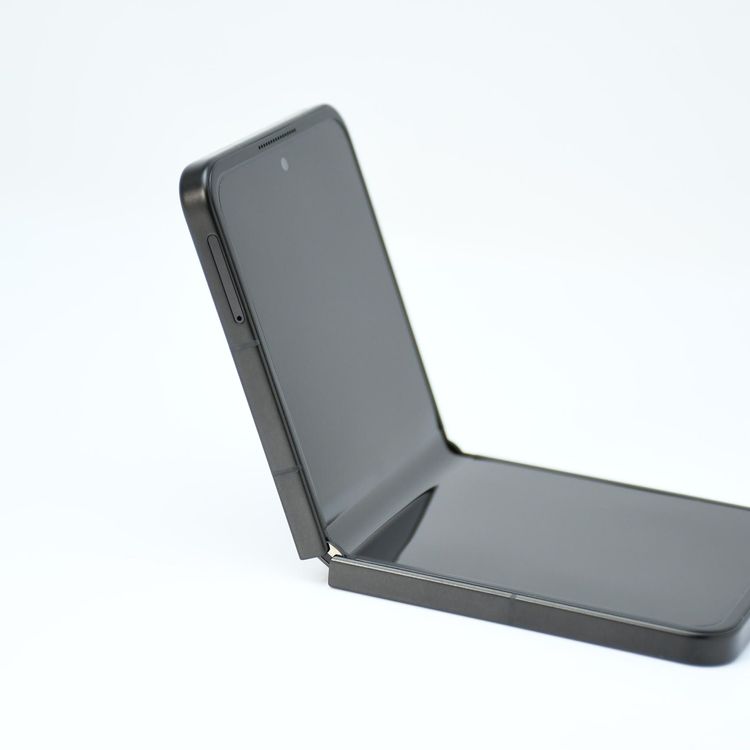 �ڿ���Ʊ�͡۹�����SIM�ե꡼ nubia Flip 5G NX724J/A �֥�å�