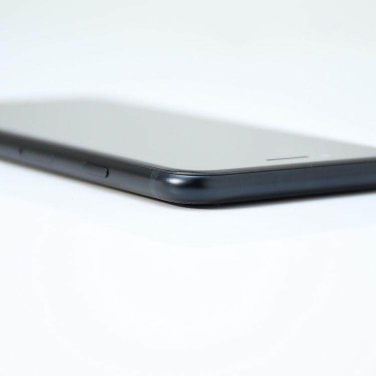 �ڽ�������86%��docomo SIM�ե꡼ iPhone SE��3���� 64GB �ߥåɥʥ���