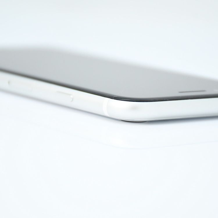 ��ư��ġ�����100 %���վ����ʡ�SIM�ե꡼ iPhone SE�裲���� 128GB �ۥ磻��