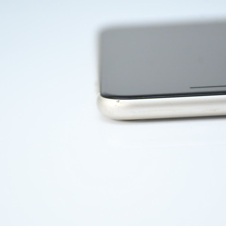 �ڽ����Хåƥ꡼81����վ����ʡ�docomo SIM�ե꡼ iPhoneSE �裳���� 64GB