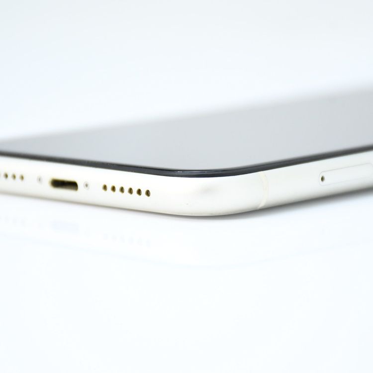 ��ư��ġ�����100 %���վ����ʡ� SIM�ե꡼ iPhone11 64GB �ۥ磻��