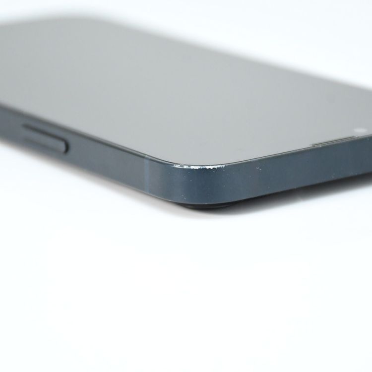 �ڽ����Хåƥ꡼80���au SIM�ե꡼ iPhone13 128GB �ߥåɥʥ���