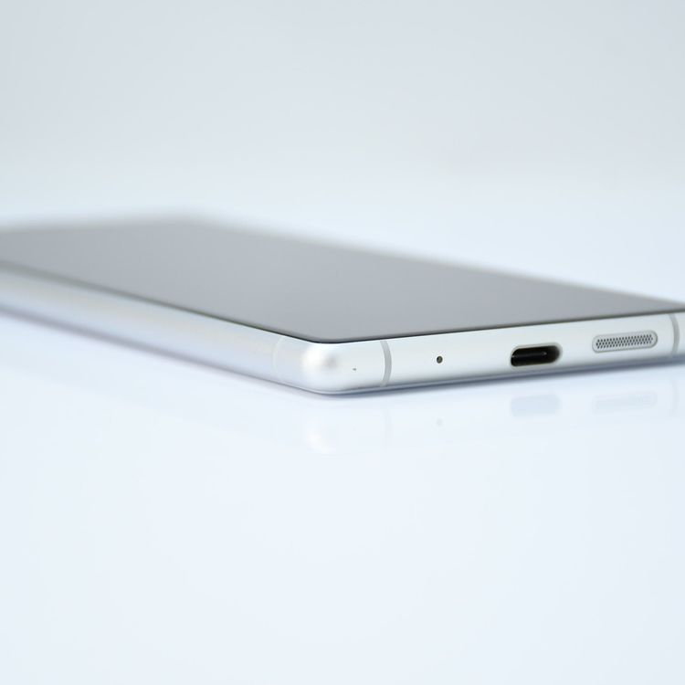 �����ʡ������ɹ���au SIM�ե꡼ Xperia 1 SOV40 �ۥ磻��