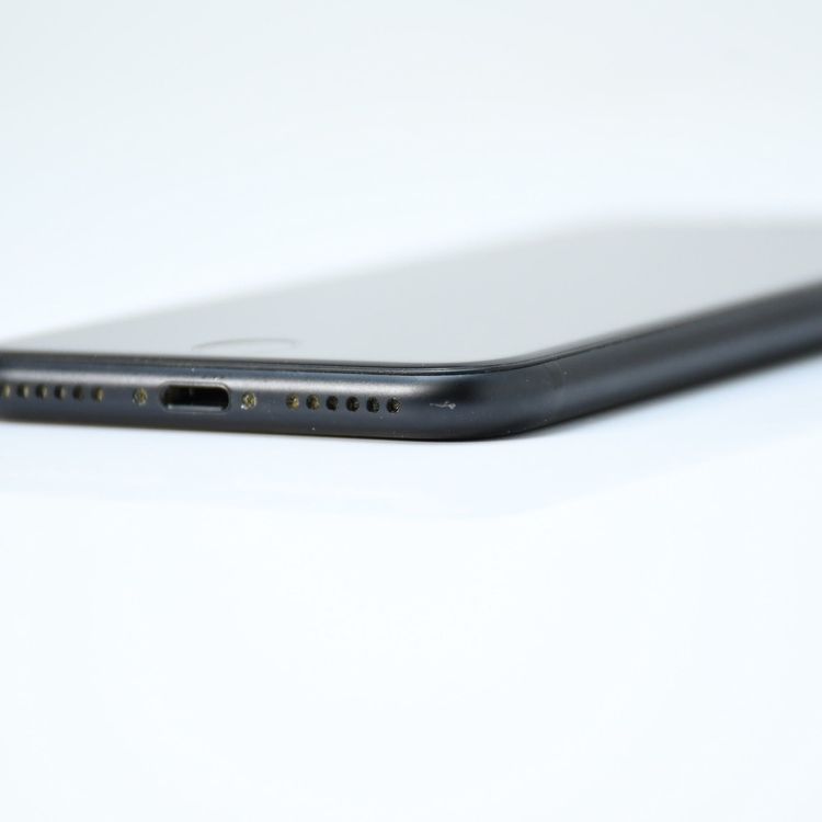 SIM�ե꡼ iPhone SE �裲���� 64GB �֥�å�