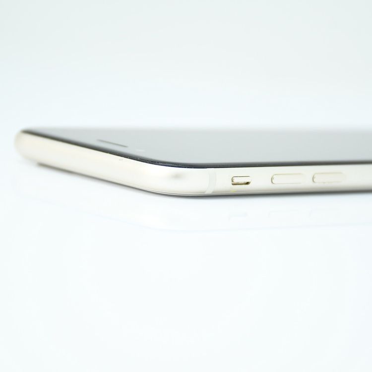 �����ʡ������Хåƥ꡼86���docomo SIM�ե꡼ iPhoneSE �裳���� 64GB