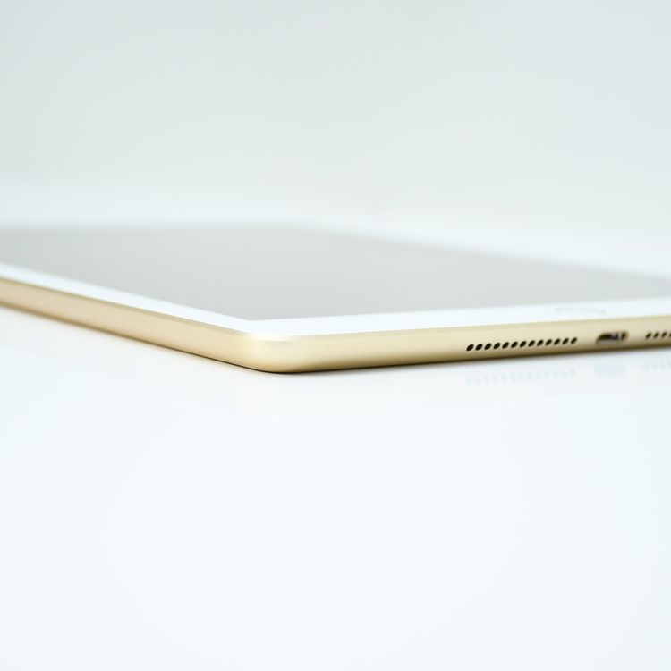 �����ʡ��Хåƥ꡼��������92���docomo SIM�ե꡼iPad ��5���� 32GB �������
