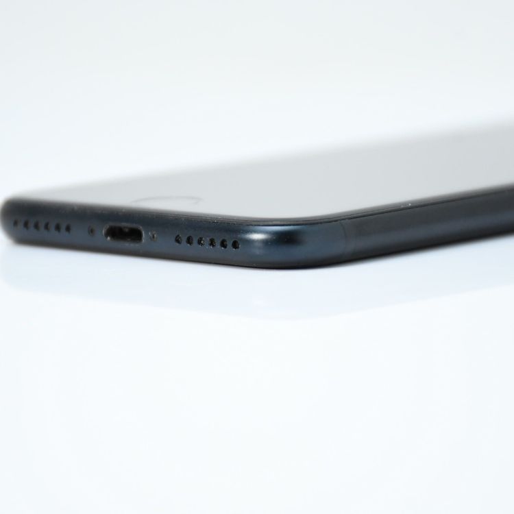 �ڽ����Хåƥ꡼89%�����ʡ�SIM�ե꡼ iPhone SE ��3���� 64GB �ߥåɥʥ���