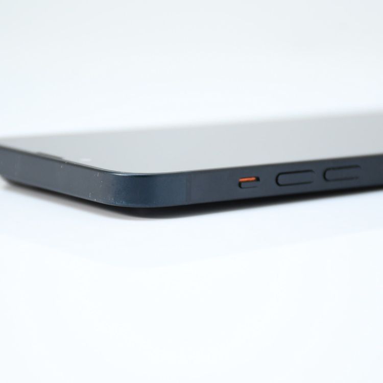 ưġ100 %docomo SIMե꡼ iPhone13 128GB ߥåɥʥ