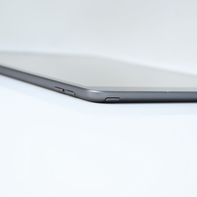 �ڥХåƥ꡼�������� 86���iPad ��7���� Wi-Fi��ǥ� 32GB MW742J/A