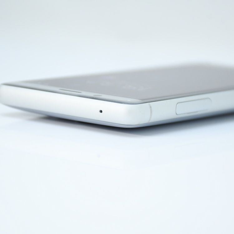 �ڱվ����ʡ������ɹ���SIM�ե꡼ docomo Xperia XZ2 Compact SO-05K