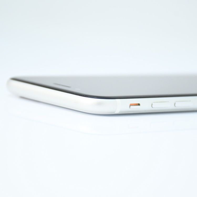 �����ʡ������Хåƥ꡼��������88���SIM�ե꡼ iPhone SE �裲���� 128GB�ۥ磻��