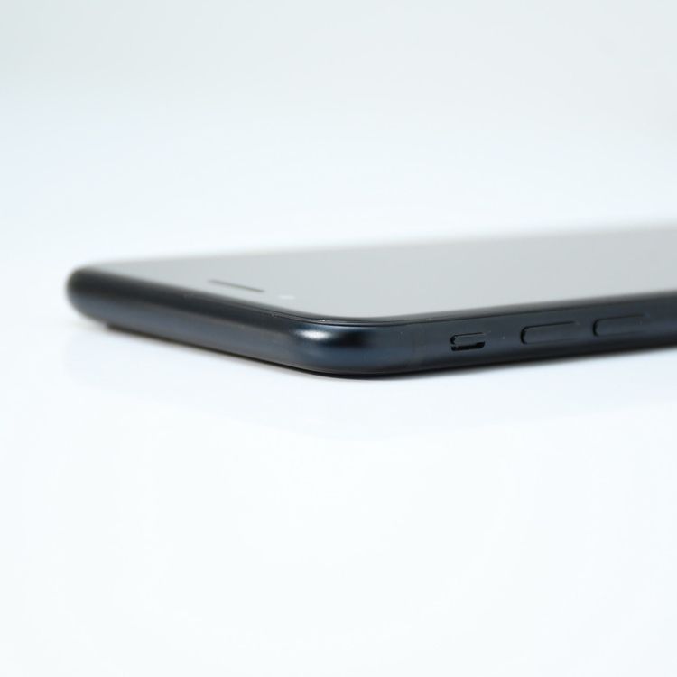 �ڽ�������86%��docomo SIM�ե꡼ iPhone SE��3���� 64GB �ߥåɥʥ���