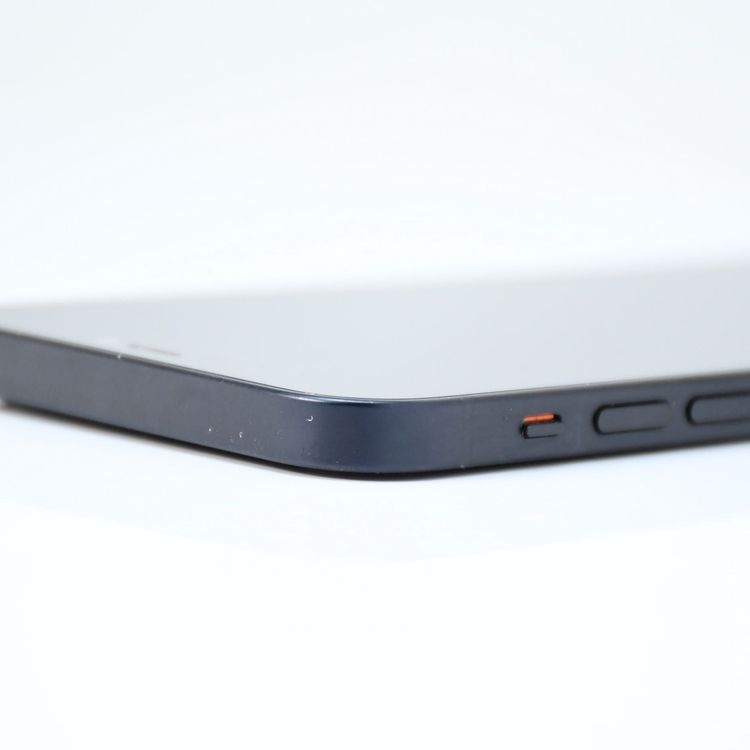 �ڱվ����ʡ�docommo SIM�ե꡼ iPhone 12 64GB �֥�å�