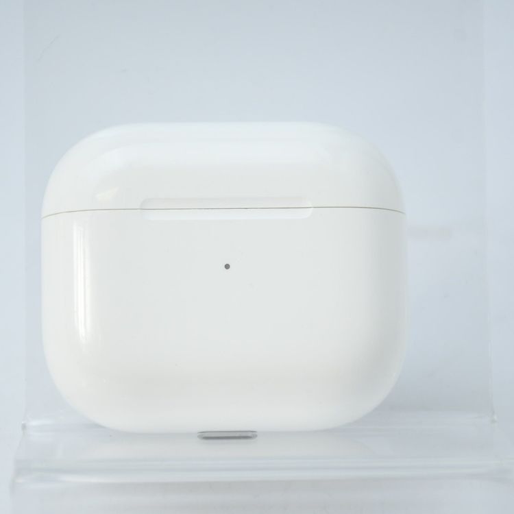 ����°�ʴ�����AirPods ��3����  Wireless Charging Case