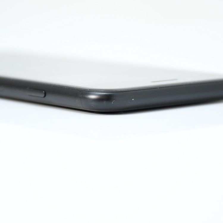 SIM�ե꡼ iPhone SE �裲���� 64GB �֥�å�