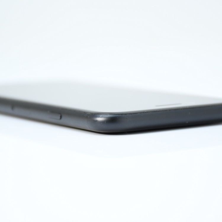 SIM�ե꡼ iPhone SE �裲���� 64GB �֥�å�