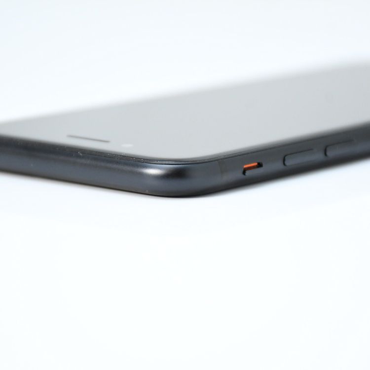 �ڱվ����ʡ�iPhone SE �裲���� 64GB �֥�å�