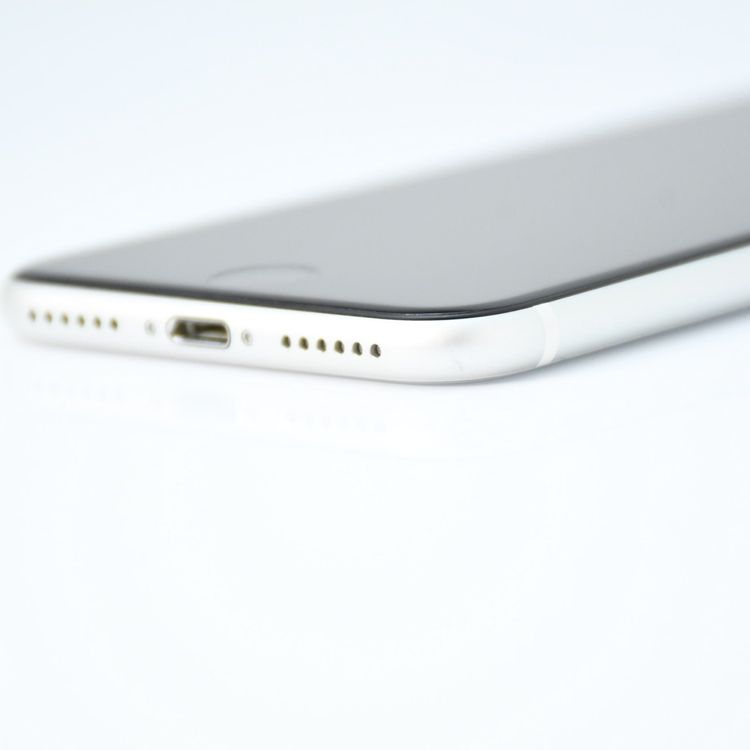 SIM�ե꡼ iPhone SE �裲���� 128GB �ۥ磻��