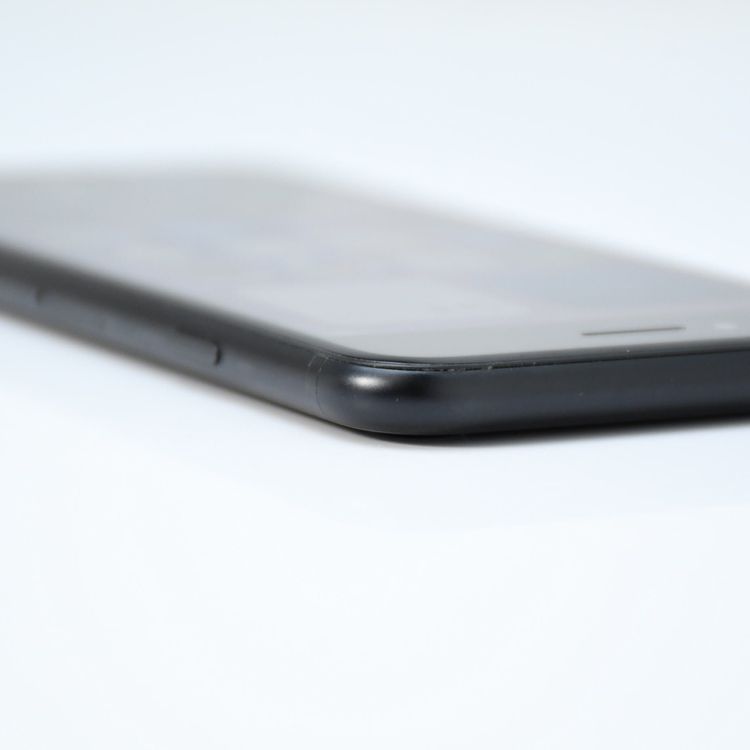 �ڽ����Хåƥ꡼��������81���SIM�ե꡼ iPhone SE �裲���� 128GB �֥�å�