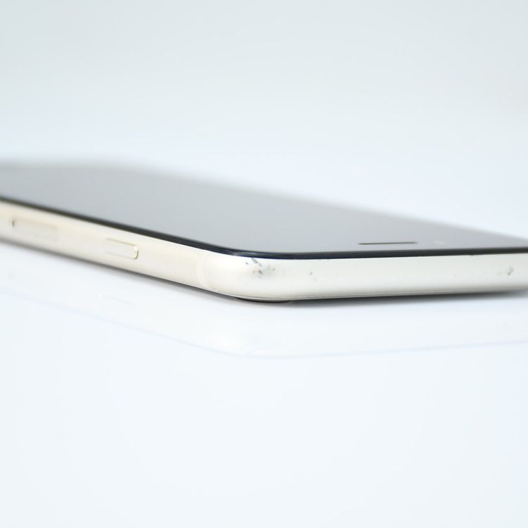 ڱվʡưġ100 %docomo SIMե꡼ iPhoneSE 裳 64GB