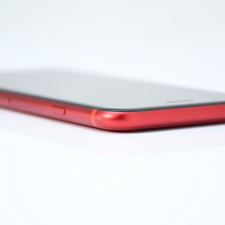 �ڿ���Ʊ�͡���������100%��SIM�ե꡼ SE �裲���� 64GB ��å�