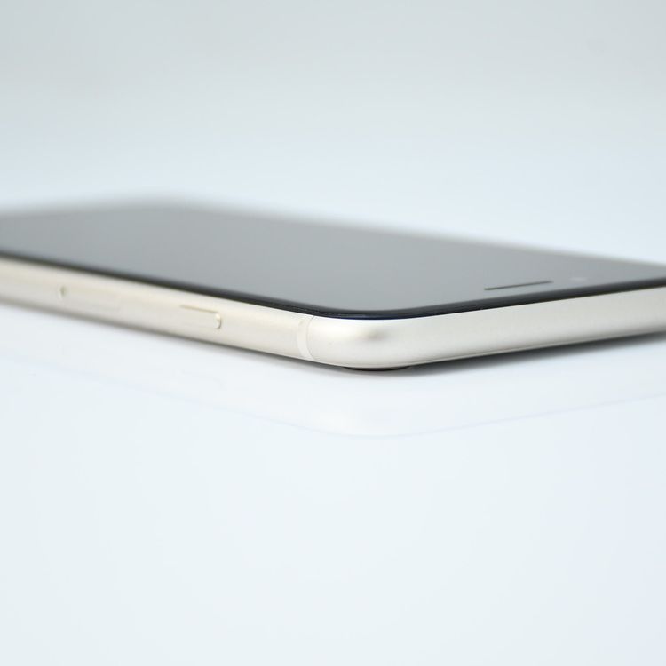 ʡưġ100 % SIMե꡼ iPhoneSE 裳 64GB 饤