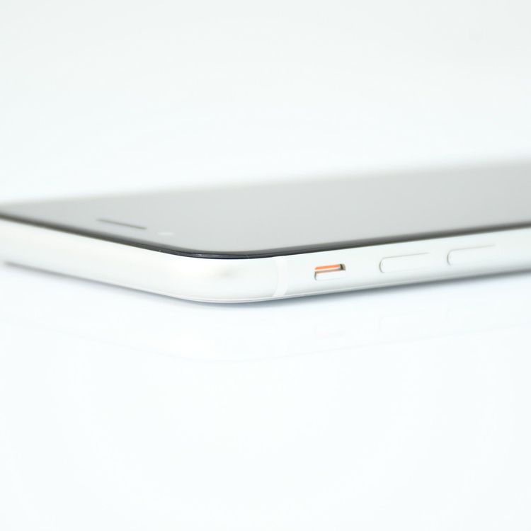 �����ʡ������Хåƥ꡼��������85���au SIM�ե꡼iPhone SE �裲���� 64GB