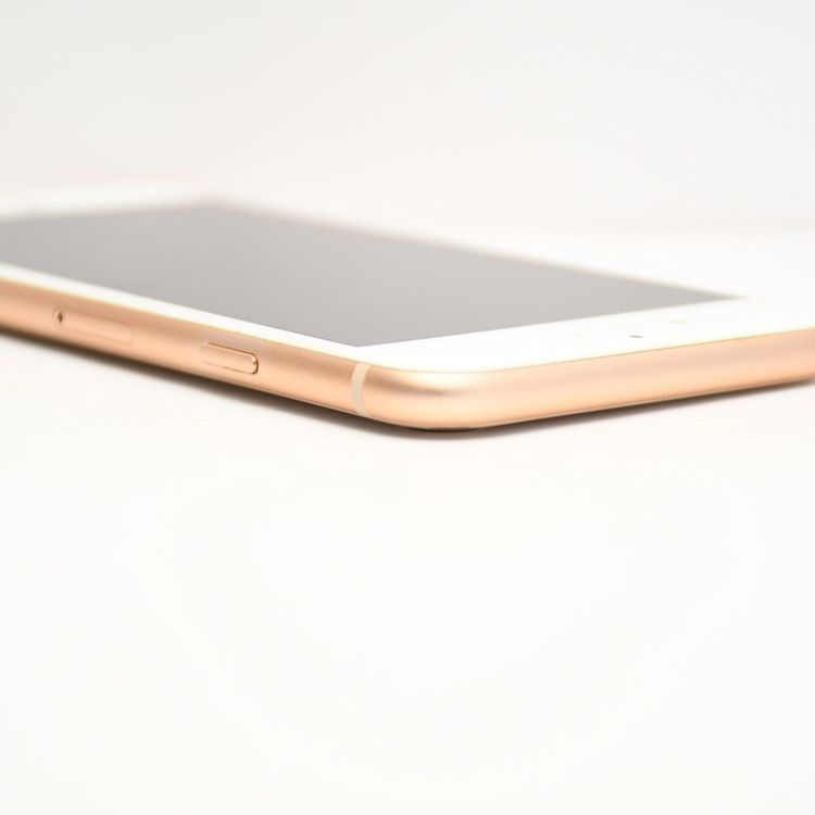 �ڱվ����ʡ��Хåƥ꡼��������85���docomo SIM�ե꡼ iPhone 8 64GB