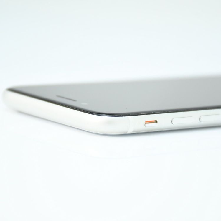 SIM�ե꡼ iPhone SE �裲���� 64GB �ۥ磻��