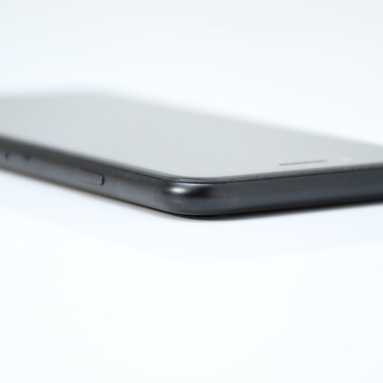 ��ư��ġ�����100 %��SIM�ե꡼ iPhone SE�裲���� 128GB �֥�å�