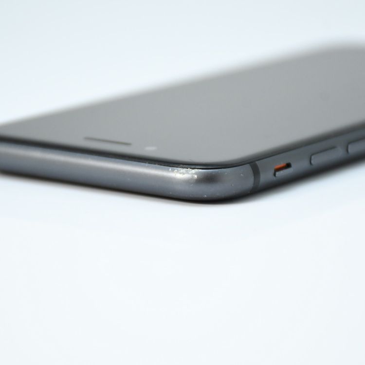 ����������վ����ʡ���������84%�� au SIM�ե꡼ iPhone 8 64GB ���ڡ������쥤