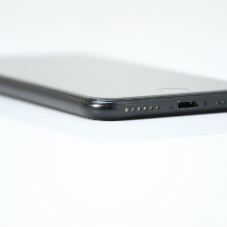 �ڱվ����ʡ�docomo SIM�ե꡼ iPhone SE �裲���� 64GB �֥�å�