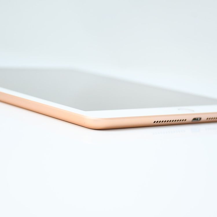 �����ʡ�docomo SIM�ե꡼iPad ��6���� Wi-Fi + Cellular 32GB