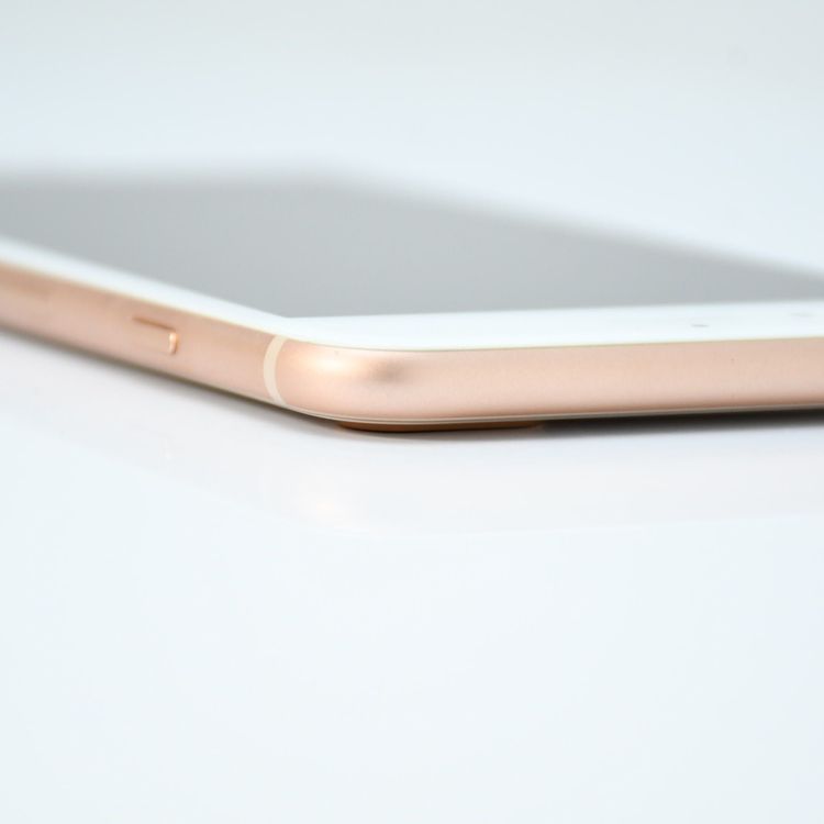�����ʡ�docomo SIM�ե꡼ iPhone8 Plus 256GB �������